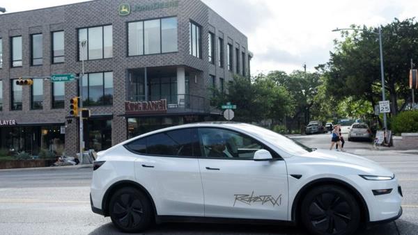 马斯克表示特斯拉今天在奥斯汀推出机器人出租车