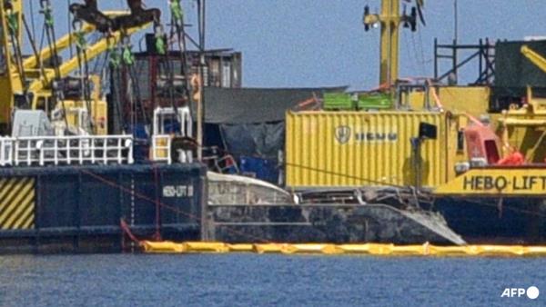 意大利打捞在西西里岛附近沉没致七人死亡的超级游艇
