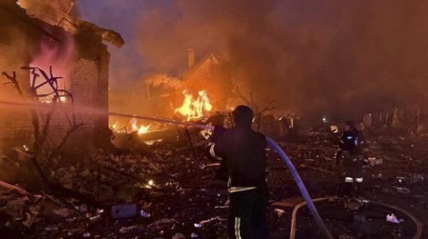 俄罗斯对乌克兰发动的大规模无人机和导弹袭击已造成至少 12 人死亡，官员称