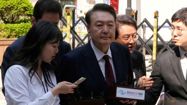 韩联社报道：韩国法院驳回对前总统尹锡悦的逮捕令