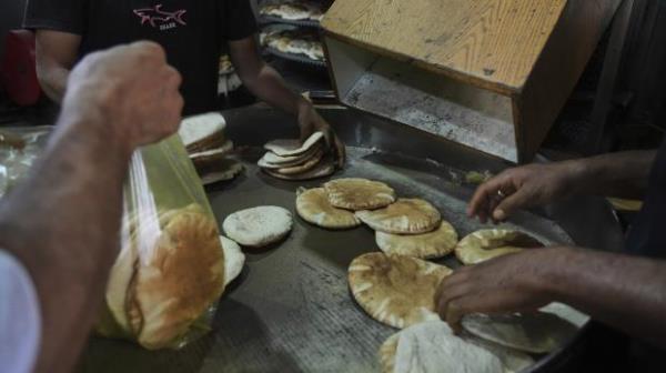 最新消息：以色列向加沙地带运送食品，但巴勒斯坦方面称其军队袭击了一家医院