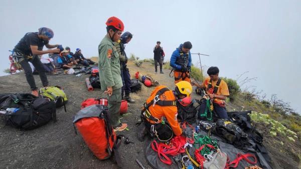 巴西游客在印度尼西亚火山坠落后被发现身亡