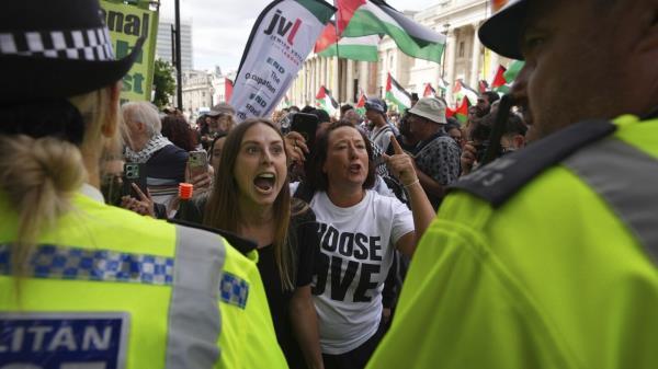 英国政府表示将取缔亲巴勒斯坦组织 因活动人士闯入军事基地