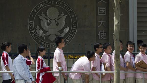 美国恢复向外国学生发放签证，但要求获取其社交媒体账号信息