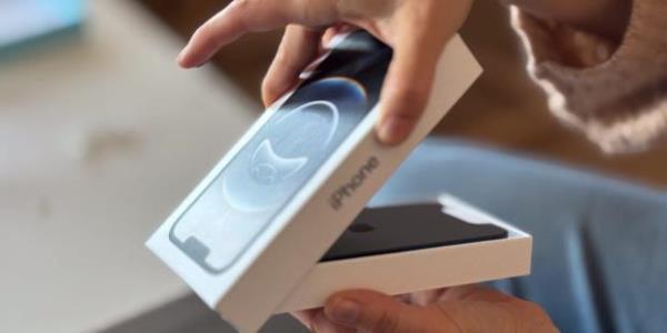 一款美国制造的 iPhone 要多少钱？一位华尔街分析师称，其售价可能高达 3500 美元