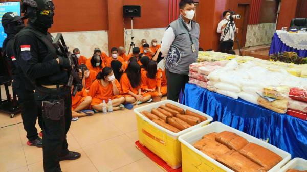 印度尼西亚在打击毒品行动中逮捕285人并查获逾半吨毒品