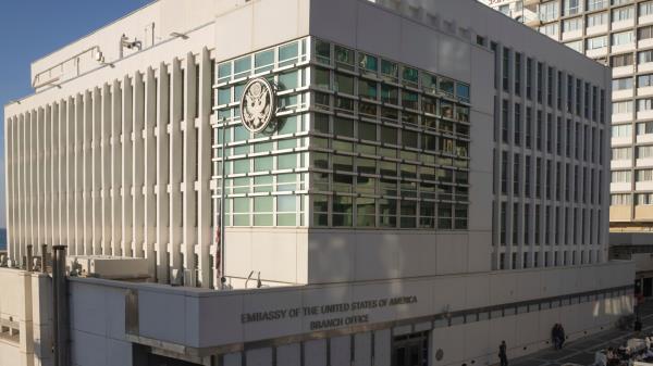 美国在特朗普下令对伊朗发动袭击后加强中东紧急撤离和旅行警告