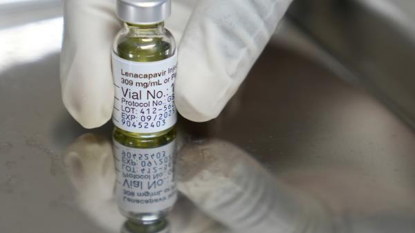 美国食品药品监督管理局（FDA）批准了全球首款每年只需注射两次的预防艾滋病病毒（HIV）疫苗