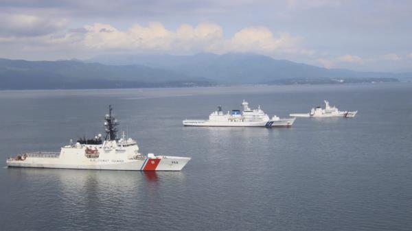 日本与美国和菲律宾举行海警联合演习 海上紧张局势加剧