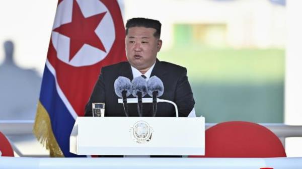金正恩出席新北朝鲜舰下水仪式时该舰受损