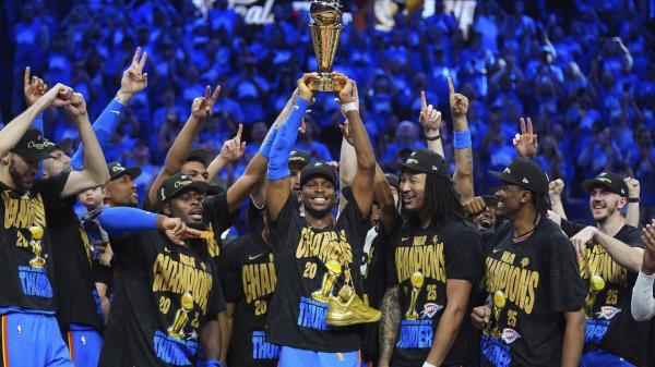 俄克拉荷马城雷霆队球迷将在多年心碎后举行游行庆祝NBA总冠军
